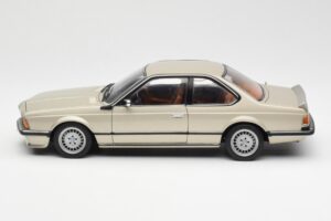 BMW 635 CSi E24 Bronzit Beige Metallic AUTOart 1:18 70523 Metall — bild 4 av 8