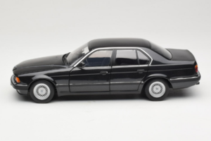 BMW 730i E32 Black Metallic Minichamps 1:18 100023002 Metall — bild 4 av 8