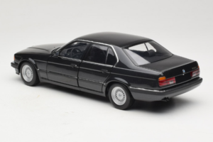 BMW 730i E32 Black Metallic Minichamps 1:18 100023002 Metall — bild 7 av 8