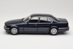 BMW 730i E32 Blå Metallic Minichamps 1:18 100023006 Metall — bild 4 av 8