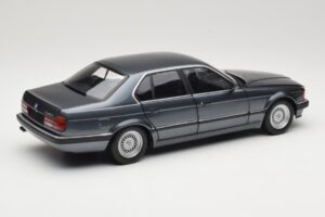 BMW 730i E32 Grey Metallic Minichamps 1:18 100023005 Metall — bild 3 av 8