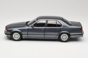 BMW 730i E32 Grey Metallic Minichamps 1:18 100023005 Metall — bild 4 av 8