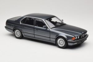 BMW 730i E32 Grey Metallic Minichamps 1:18 100023005 Metall — bild 6 av 8
