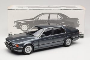 BMW 730i E32 Grey Metallic Minichamps 1:18 100023005 Metall — bild 8 av 8