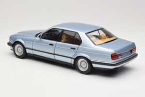 BMW 730i E32 Ljusblå Metallic Minichamps 1:18 100023008 Metall — bild 7 av 8