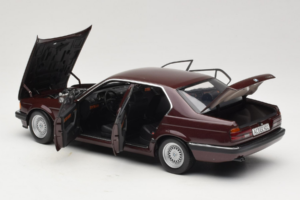 BMW 730i E32 Red Metallic Minichamps 1:18 100023001 Metall — bild 5 av 8