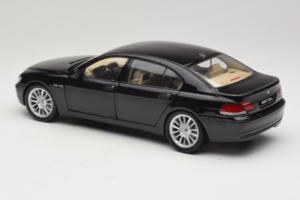 BMW 760Li E66 Individual Svart Kyosho 1:18 08573RB Metall — bild 7 av 8