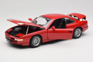 BMW 850Ci E31 Brilliant Red Revell 1:18 8827 Metall — bild 2 av 8