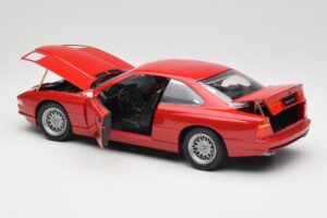 BMW 850Ci E31 Brilliant Red Revell 1:18 8827 Metall — bild 5 av 8