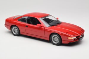 BMW 850Ci E31 Brilliant Red Revell 1:18 8827 Metall — bild 6 av 8