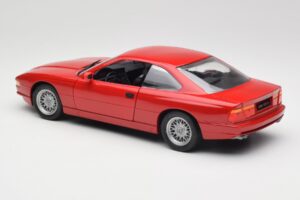 BMW 850Ci E31 Brilliant Red Revell 1:18 8827 Metall — bild 7 av 8