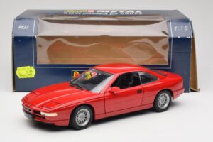 BMW 850Ci E31 Brilliant Red Revell 1:18 8827 Metall — bild 8 av 8