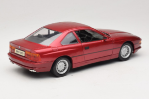 BMW 850i E31 Röd Tchibo 1:18 36157 Metall — bild 3 av 8