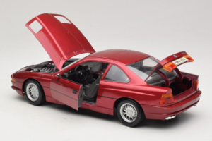 BMW 850i E31 Röd Tchibo 1:18 36157 Metall — bild 5 av 8