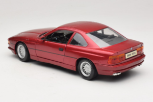 BMW 850i E31 Röd Tchibo 1:18 36157 Metall — bild 7 av 8