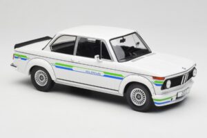 BMW Alpina 2002 E10 Turbo Vit MCG 1:18 MCG18409-R Metall — bild 4 av 6
