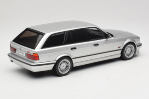 BMW Alpina B10 E34 4.6 Touring Silver MCG 1:18 MCG18332MCW Metall — bild 2 av 6