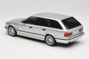 BMW Alpina B10 E34 4.6 Touring Silver MCG 1:18 MCG18332MCW Metall — bild 5 av 6