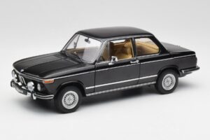 BMW 2002 L E10 Svart AUTOart 1:18 70603 Metall