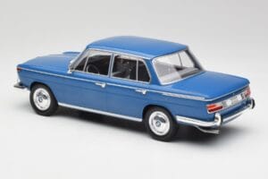 BMW 2000 Tilux E120 Caribe Blå MCG 1:18 MCG18291 Metall — bild 5 av 6