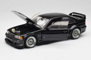 BMW E36 M3 GTR Street Cosmos Svart UT Models 1:18 20481 Metall — bild 2 av 8
