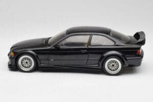 BMW E36 M3 GTR Street Cosmos Svart UT Models 1:18 20481 Metall — bild 4 av 8