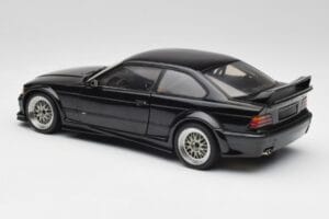 BMW E36 M3 GTR Street Cosmos Svart UT Models 1:18 20481 Metall — bild 6 av 8