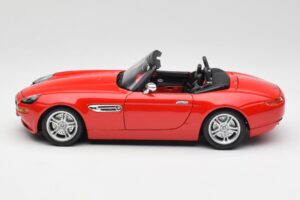 BMW Z8 E52 Roadster Klarröd Bburago 1:18 12032 Metall — bild 4 av 8