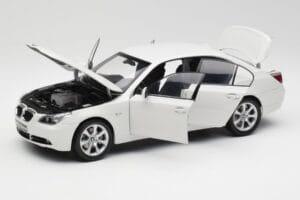 BMW E60 545i Alpine Vit Kyosho 1:18 08591W Metall — bild 2 av 8