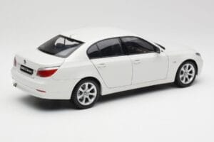 BMW E60 545i Alpine Vit Kyosho 1:18 08591W Metall — bild 3 av 8