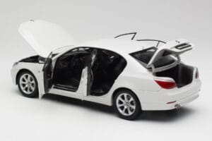 BMW E60 545i Alpine Vit Kyosho 1:18 08591W Metall — bild 5 av 8