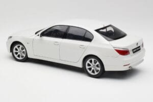 BMW E60 545i Alpine Vit Kyosho 1:18 08591W Metall — bild 7 av 8