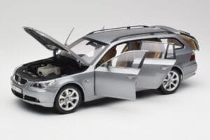 BMW 545i E61 Touring Ljusgrå Kyosho 1:18 80430308414 Metall — bild 2 av 8