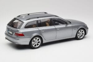 BMW 545i E61 Touring Ljusgrå Kyosho 1:18 80430308414 Metall — bild 3 av 8
