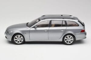 BMW 545i E61 Touring Ljusgrå Kyosho 1:18 80430308414 Metall — bild 4 av 8