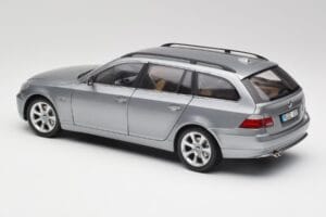 BMW 545i E61 Touring Ljusgrå Kyosho 1:18 80430308414 Metall — bild 7 av 8