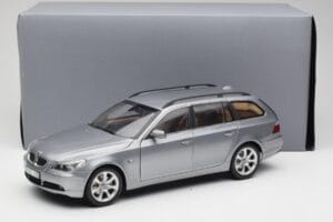 BMW 545i E61 Touring Ljusgrå Kyosho 1:18 80430308414 Metall — bild 8 av 8