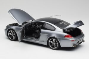 BMW M6 E63 Silver Grå Kyosho 1:18 08703GR Metall — bild 5 av 8