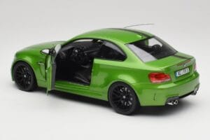 BMW 1-serie E82 Coupe Taiga Green Metallic Minichamps 1:18 110020024 Metall — bild 5 av 8
