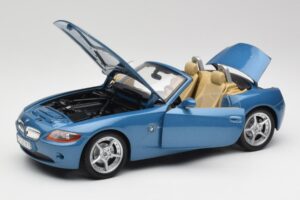 BMW Z4 E85 Maldives Blue Bburago 1:18 34046BLUE Metall — bild 2 av 8