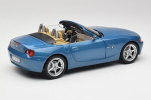 BMW Z4 E85 Maldives Blue Bburago 1:18 34046BLUE Metall — bild 3 av 8