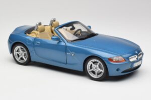 BMW Z4 E85 Maldives Blue Bburago 1:18 34046BLUE Metall — bild 6 av 8