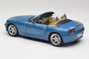 BMW Z4 E85 Maldives Blue Bburago 1:18 34046BLUE Metall — bild 7 av 8