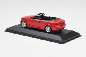 BMW 1-serie E88 Cabriolet Karmosinröd Minichamps 1:43 431026230 Metall — bild 3 av 5