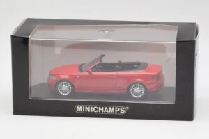 BMW 1-serie E88 Cabriolet Karmosinröd Minichamps 1:43 431026230 Metall — bild 4 av 5