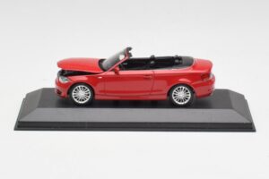 BMW 1-serie E88 Cabriolet Karmosinröd Minichamps 1:43 431026230 Metall — bild 5 av 5