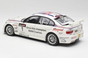BMW E90 320si #1 A. Priaulx WTCC Champion 2006 Kyosho 1:18 80430429067 Metall — bild 7 av 8