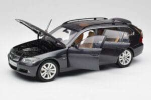 BMW 330i E91 Touring Mörkgrå Kyosho 1:18 80430394360 Metall — bild 2 av 8