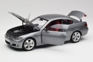 BMW 330i E92 Coupe Grå Metallic Kyosho 1:18 80430407220 Metall — bild 2 av 8