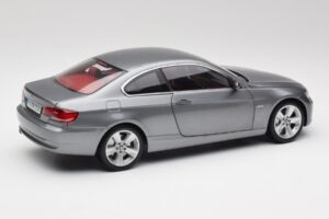 BMW 330i E92 Coupe Grå Metallic Kyosho 1:18 80430407220 Metall — bild 3 av 8